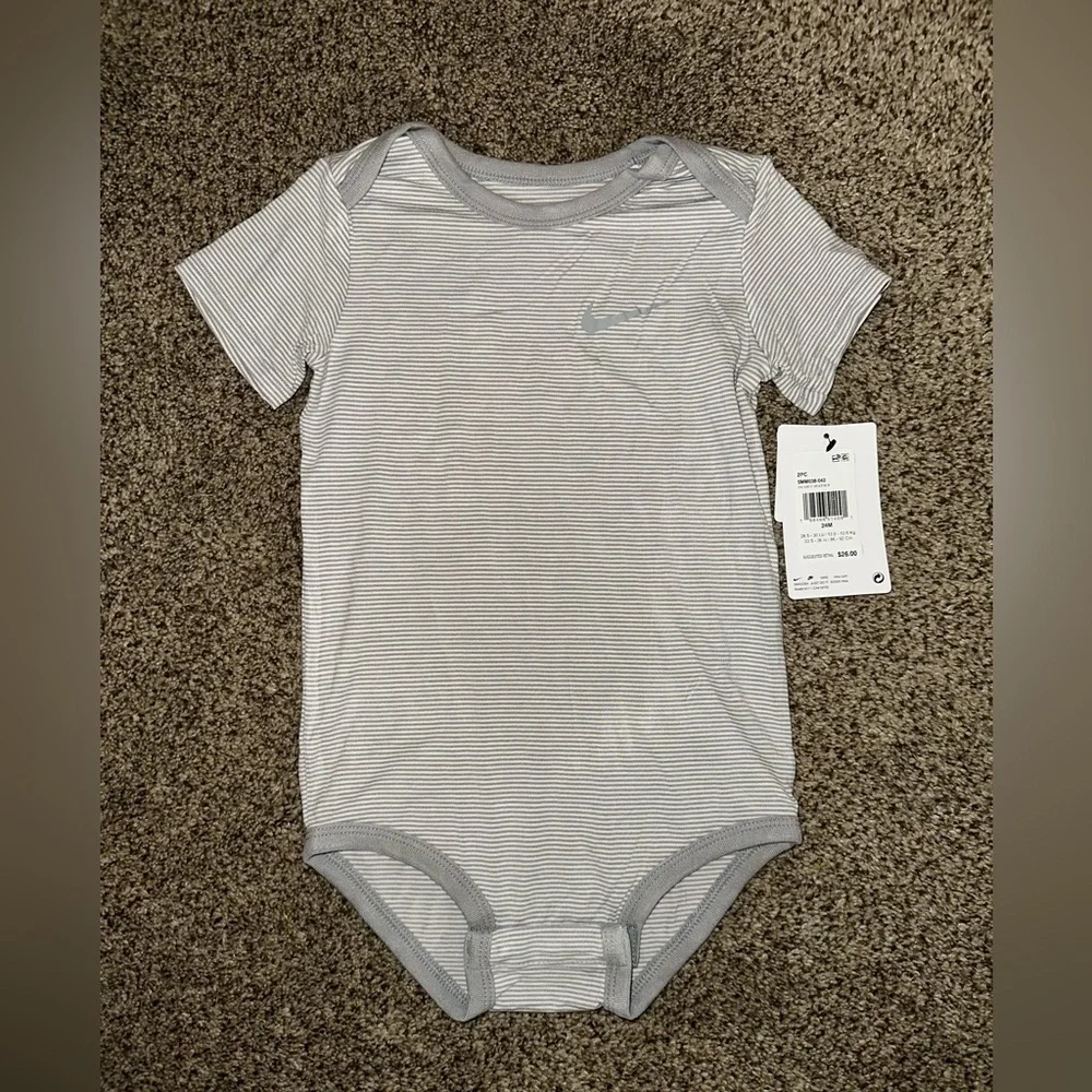 Nike set three
